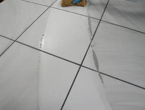 Vệ sinh cuối công trình trên gạch porcelain